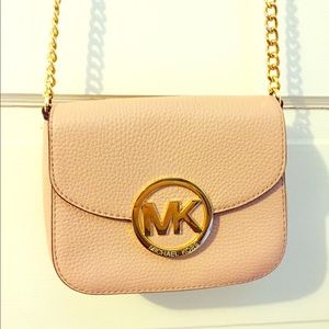MK CROSSBODY! Micheal Kors Tan Crossbody